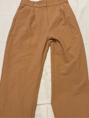 Abercrombie & Fitch Straight Leg Pants in Camel Tan